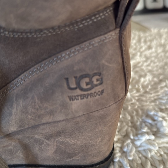 Uggs women platform Sz7 green khaki - Picture 2 of 7